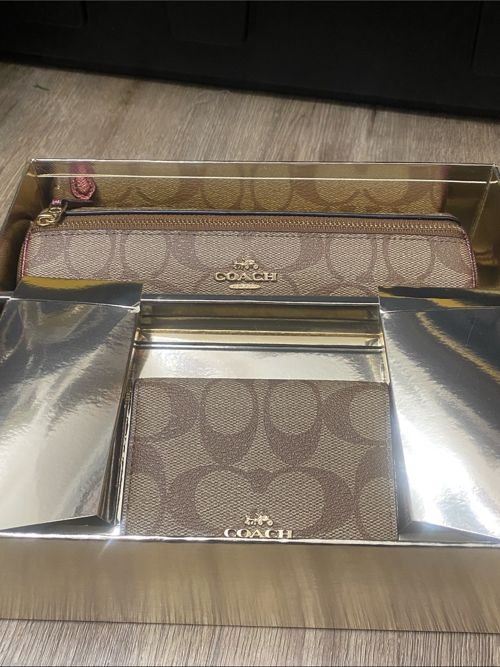 Coach Makeup Case with Mirror - Picture 3 of 15